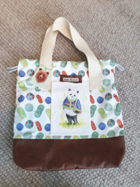 Pre order:  Panda met breitas en heerlijk vest Tas Studio Bereguod 40x42 cm