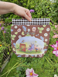 Projectbag sprookjesboek koorddeel bruin ongeveer 28 cm x 28 cm