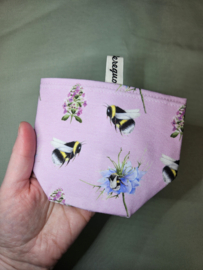 Yarn cosy/yarn sleeve hommels lichtlila