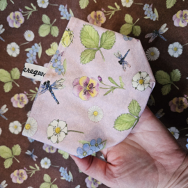 Yarn cosy/yarn sleeve bloemen