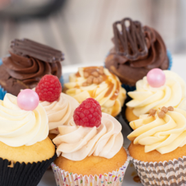 0. Cupcakes in verschillende smaken & zoets vitrine