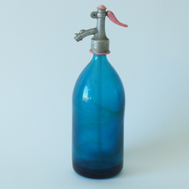 Antieke oude Roemeense spuitwaterfles