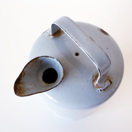Oude emaille petroleumkan  van 2 liter