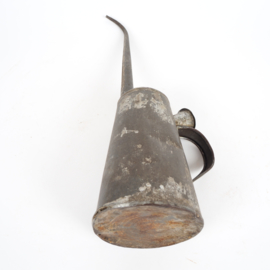 Decoratieve oude vintage oliespuit / oliekan