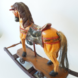 Oud houten hobbelpaard