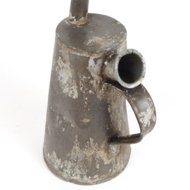 Decoratieve oude vintage oliespuit / oliekan