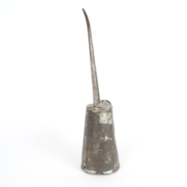 Decoratieve oude vintage oliespuit / oliekan