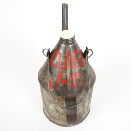 Vintage petroleumkan / oliekan van Tomaz, Decin, Tsjechië