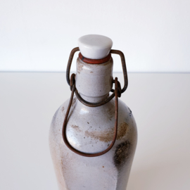 Oude steengoed kruik / fles