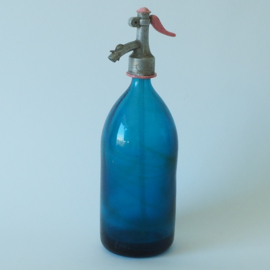 Antieke oude Roemeense spuitwaterfles