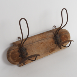 Rustieke brocante kapstok met 2 decoratieve haken