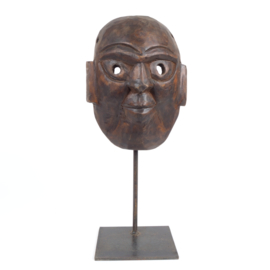 Traditioneel Nepalees houten masker op tentoonstellingsvoet