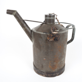 Robuuste vintage petroleumkan / oliekan van stevige kwaliteit