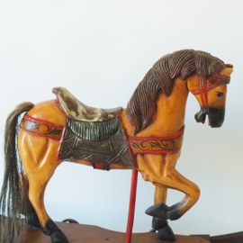 Oud houten hobbelpaard