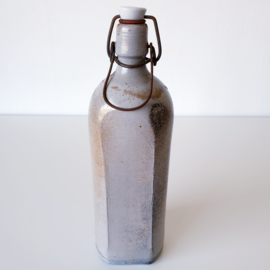 Oude steengoed kruik / fles
