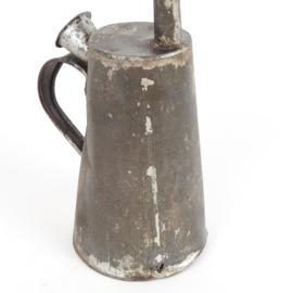 Decoratieve oude vintage oliespuit / oliekan