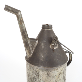 Oude Tsjechische petroleumkan / oliekan van het merk Tomaz