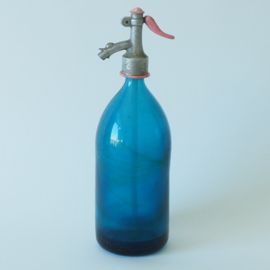 Antieke oude Roemeense spuitwaterfles