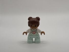 Meisje getint met tuinpak en hartje Duplo