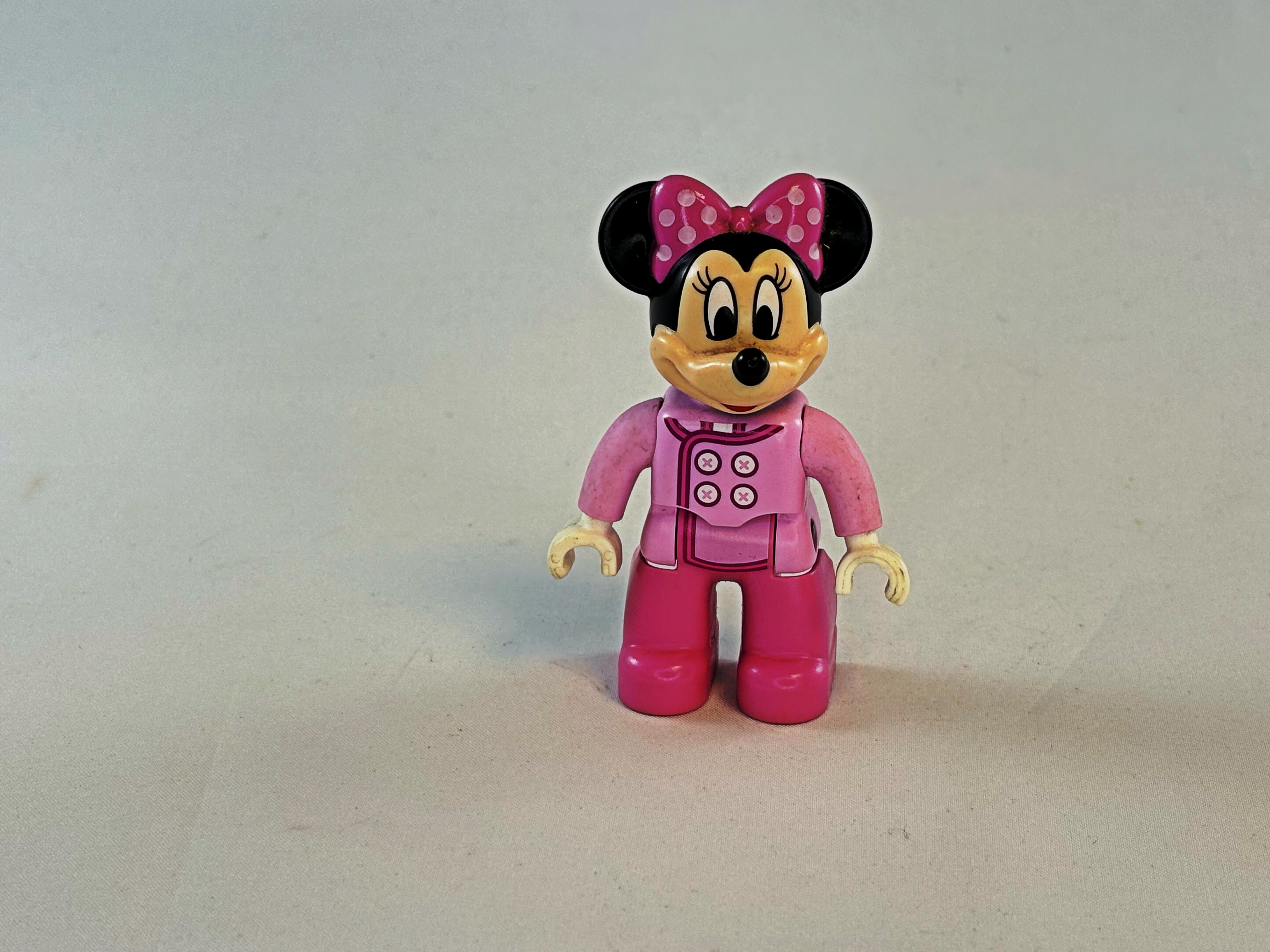 Minnie Mouse met roze pak