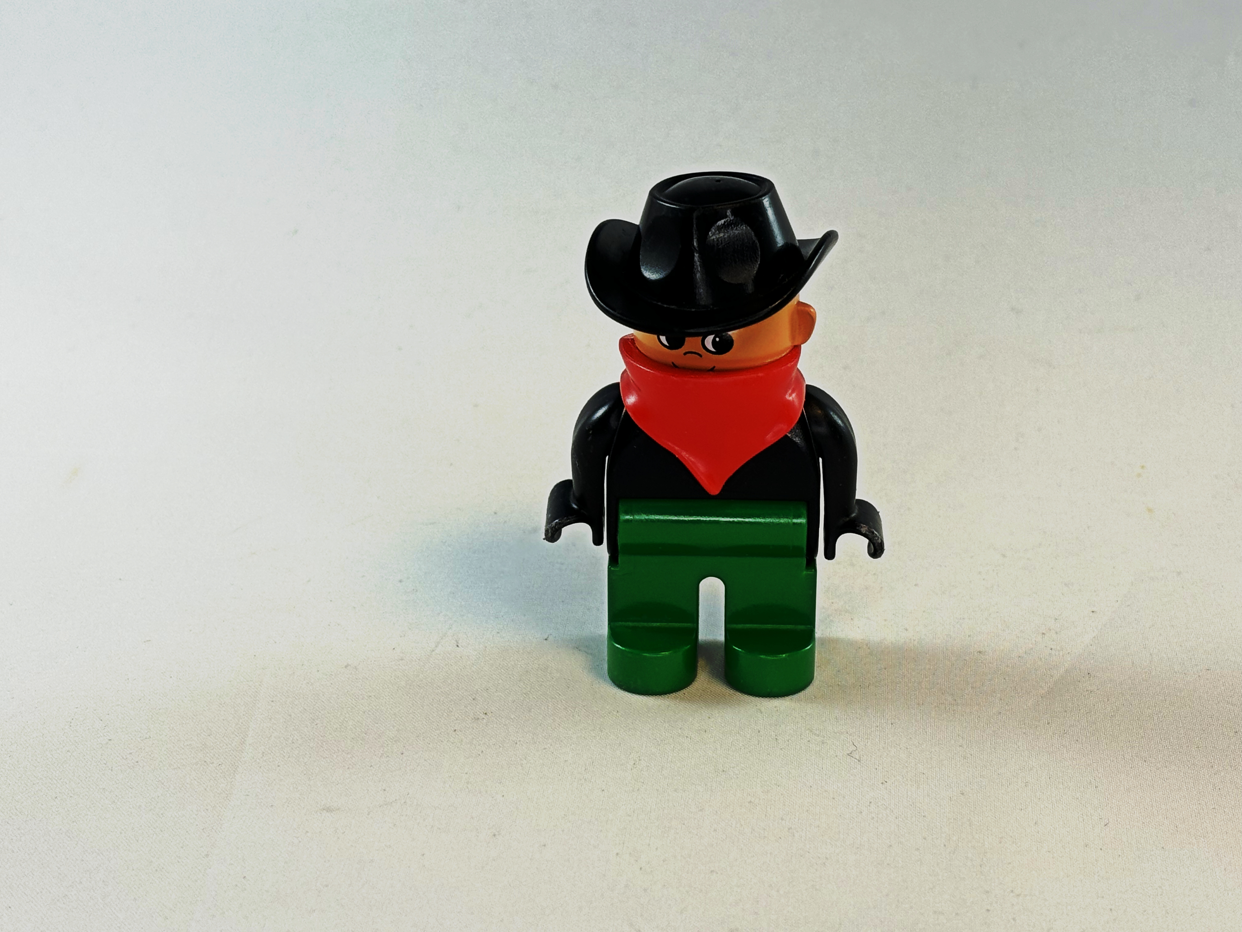 Bandiet met rode sjaal Duplo