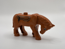 Paard bruin met zadel b-keuze Duplo