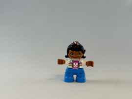 Meisje getint met konijn op shirt Duplo