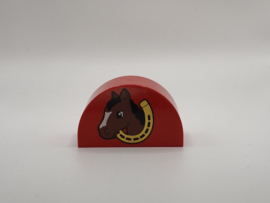Halfrond blok paard met hoefijzer rood Duplo