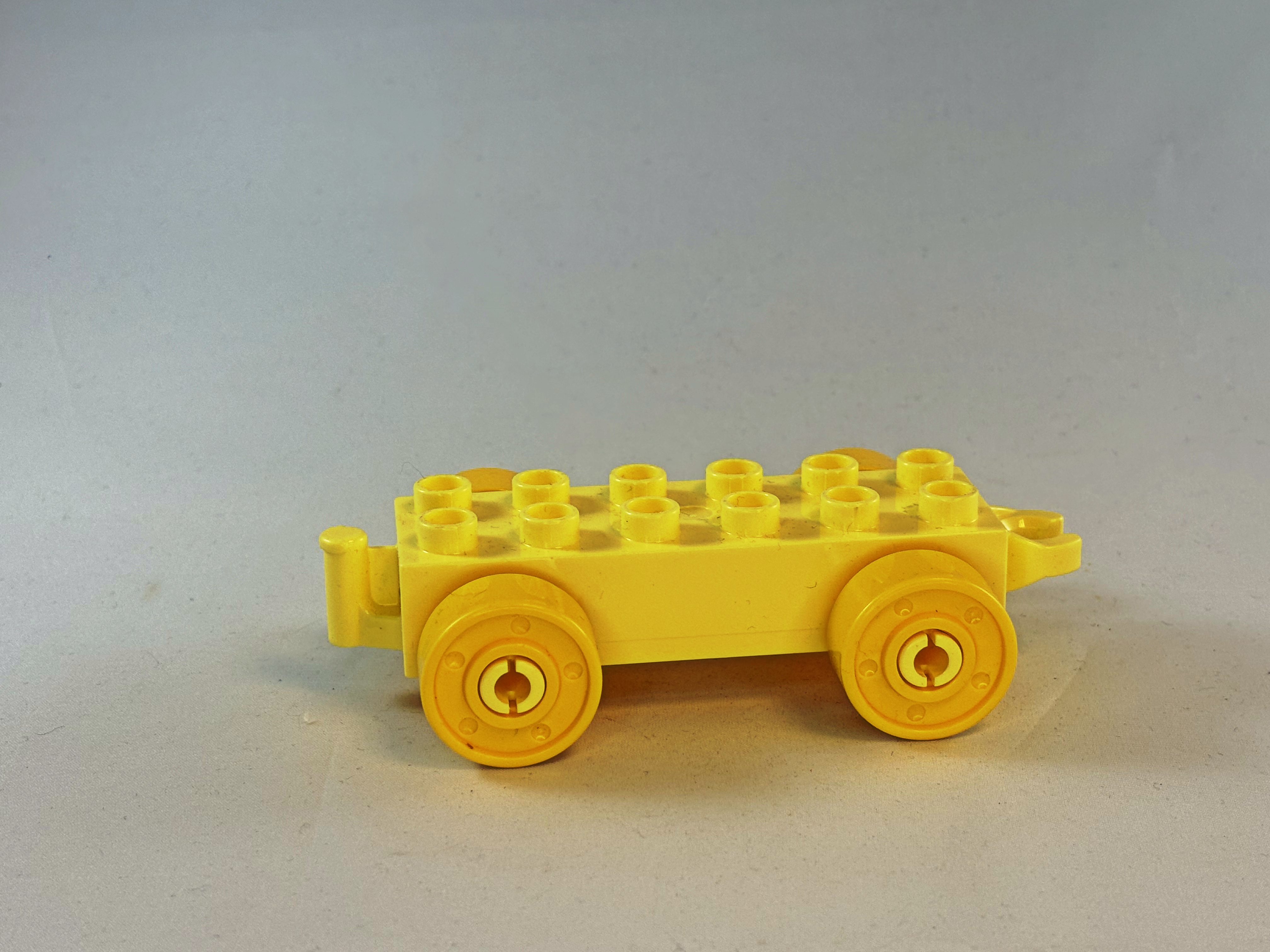 Kar/aanhanger licht geel Duplo