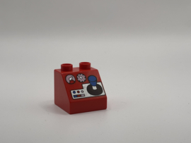 Bedieningspaneel op schuin blok rood Duplo