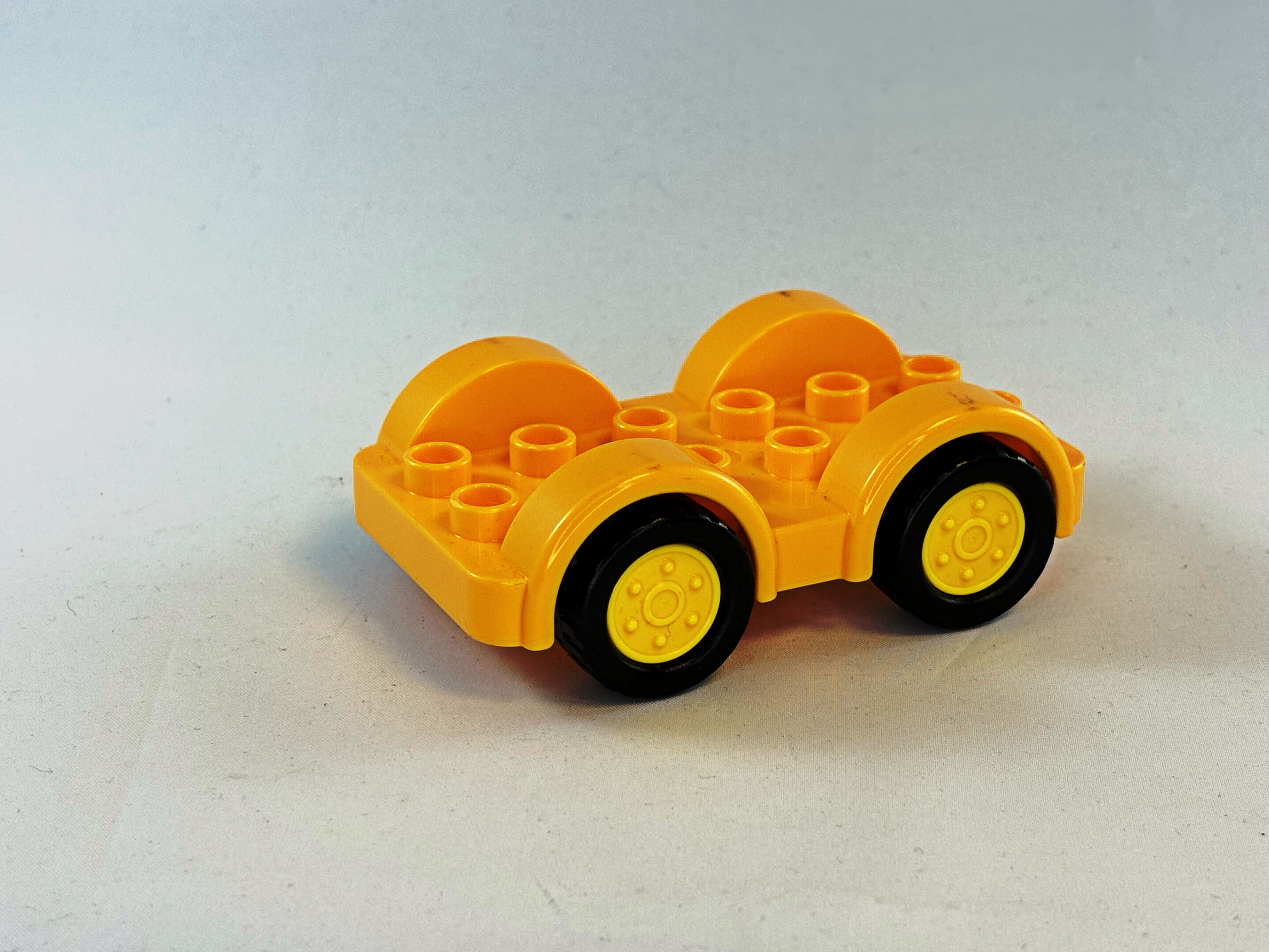 Onderstel licht oranje geel Duplo