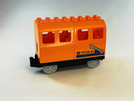 Personenwagon oranje met opdruk Duplo