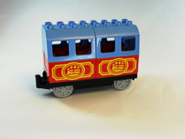 Personenwagon blauw rood met opdruk Duplo