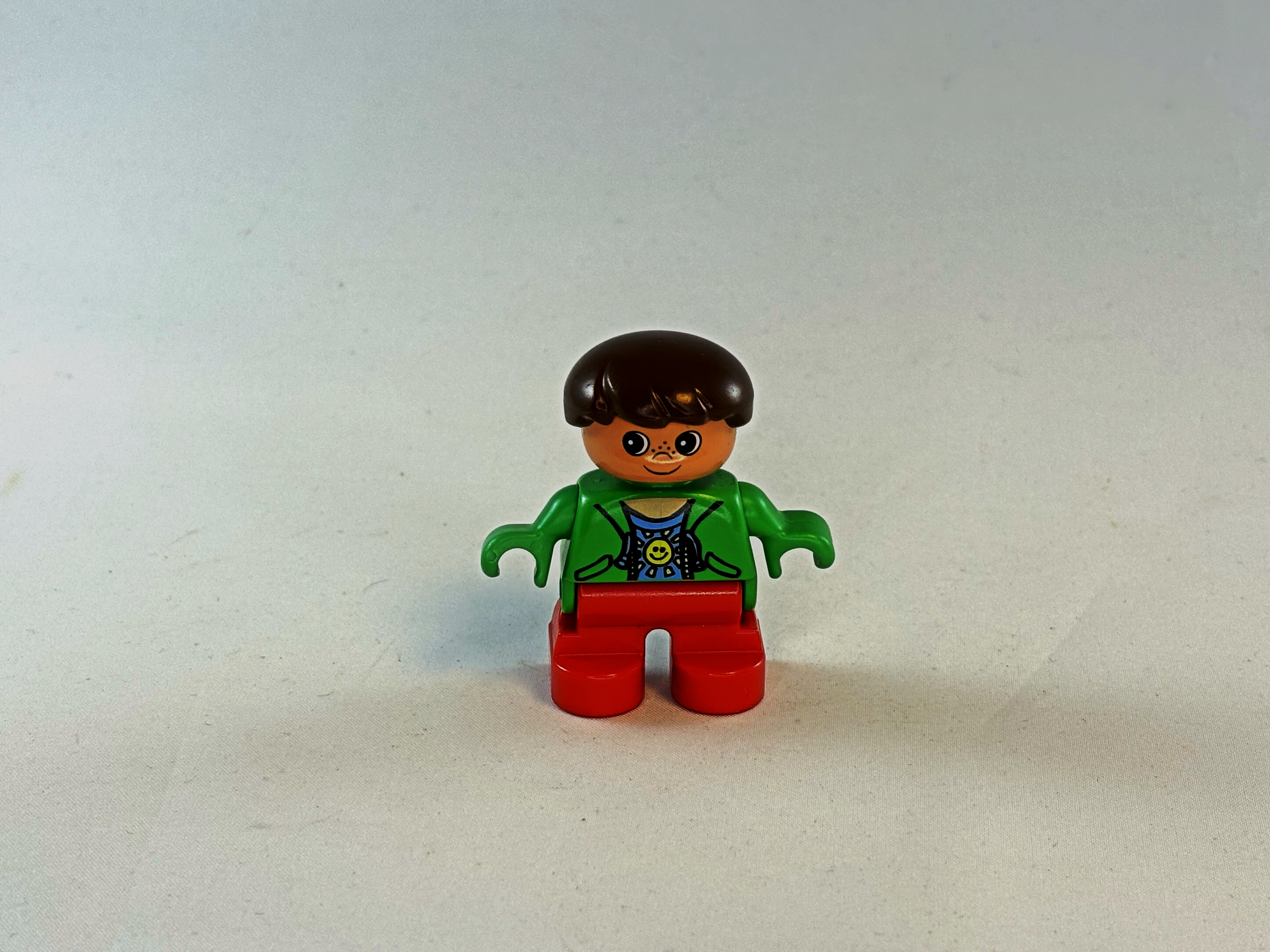 Jongen groen rood Duplo