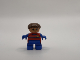 Jongen met auto Duplo