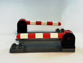 Overgang met 2 slagbomen treinrails zwart rood wit donkergrijs Duplo