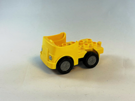 Vrachtwagen klein geel met grijze velgen Duplo