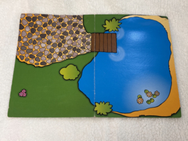 Plaat vijver (picknick) is van karton Duplo
