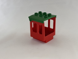 Cabine hoog rood met dak groen Duplo
