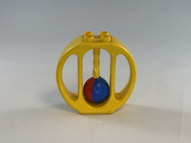 Rammelaar geel met bal Duplo