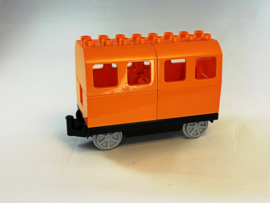 Personenwagon oranje Duplo