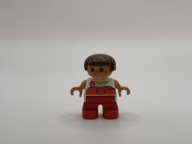 Meisje met rode tuinbroek Duplo