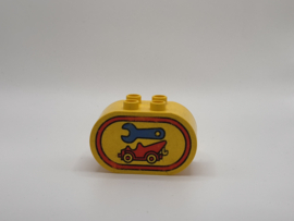 Ovaal blok met moersleutel en takelwagen geel Duplo