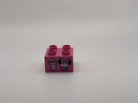 Gebakjes Mini Mouse  op blok donkerroze  Duplo