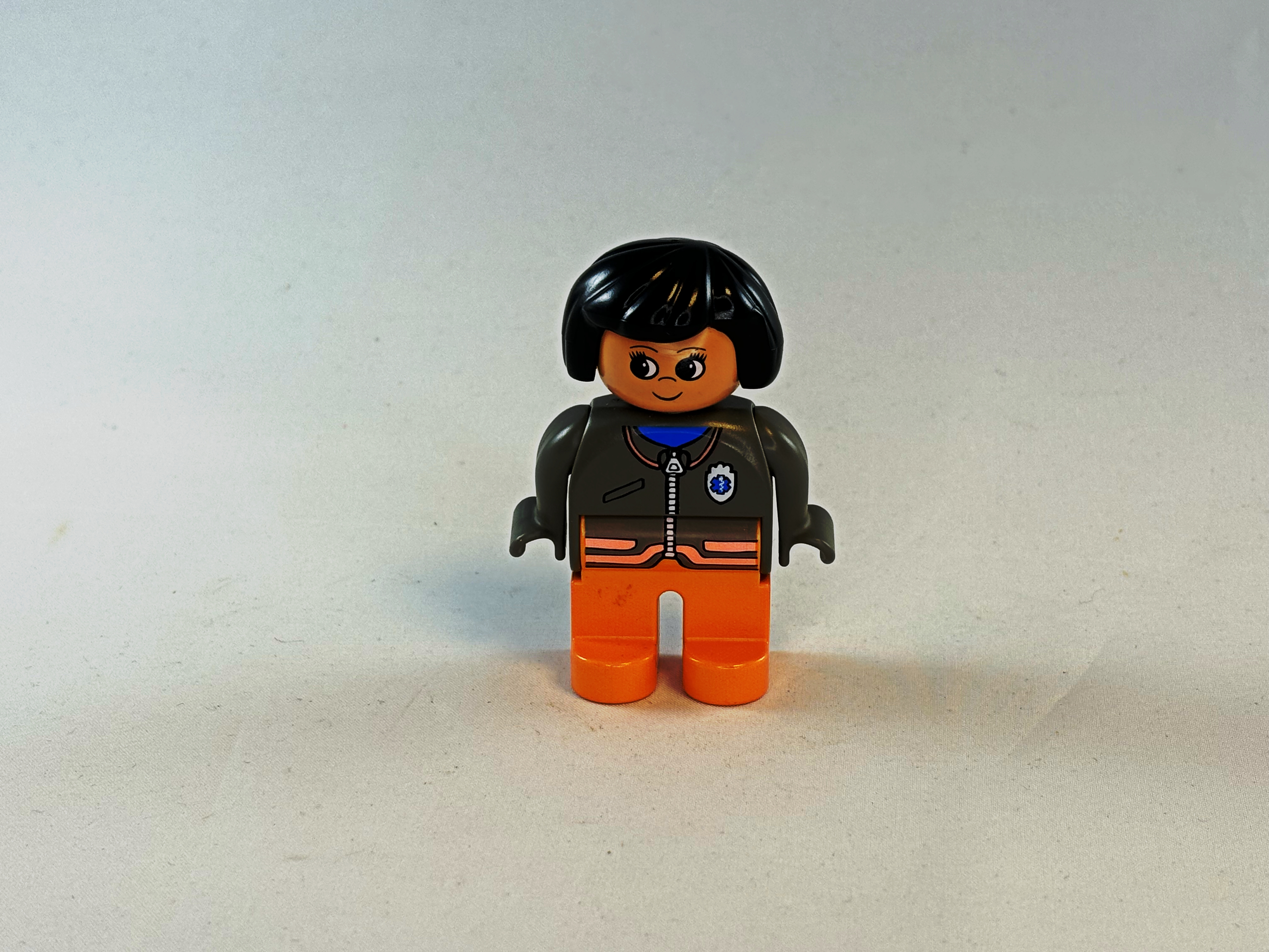 Vrouw grijs oranje Duplo