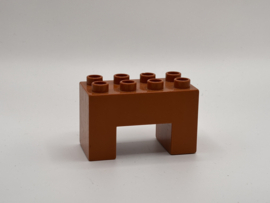 8 nops blok hoog met uitsparing aan de onderkant donkeroranje / bruin Duplo