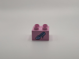 Schoen (Assepoester) op blok roze Duplo