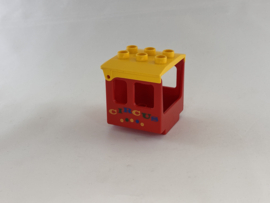 Cabine circus laag rood met dak geel Duplo