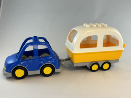 Caravan met blauwe auto Duplo