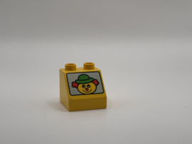 Clown op schuin blok geel Duplo
